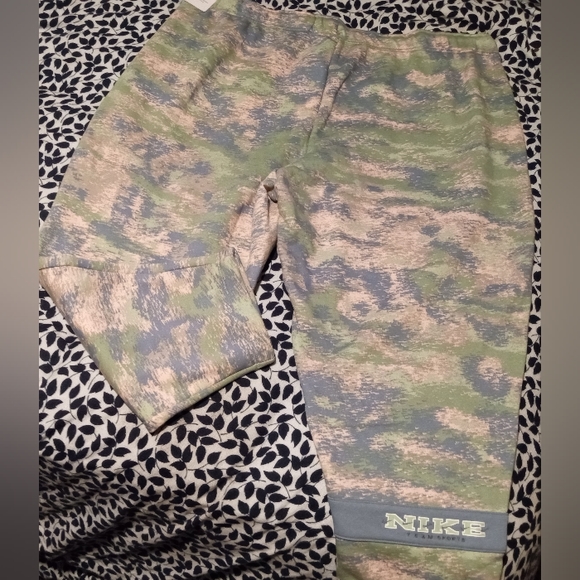 Nike Sportswear Essential Fleece Curve Sweatpants - Picture 3 of 5